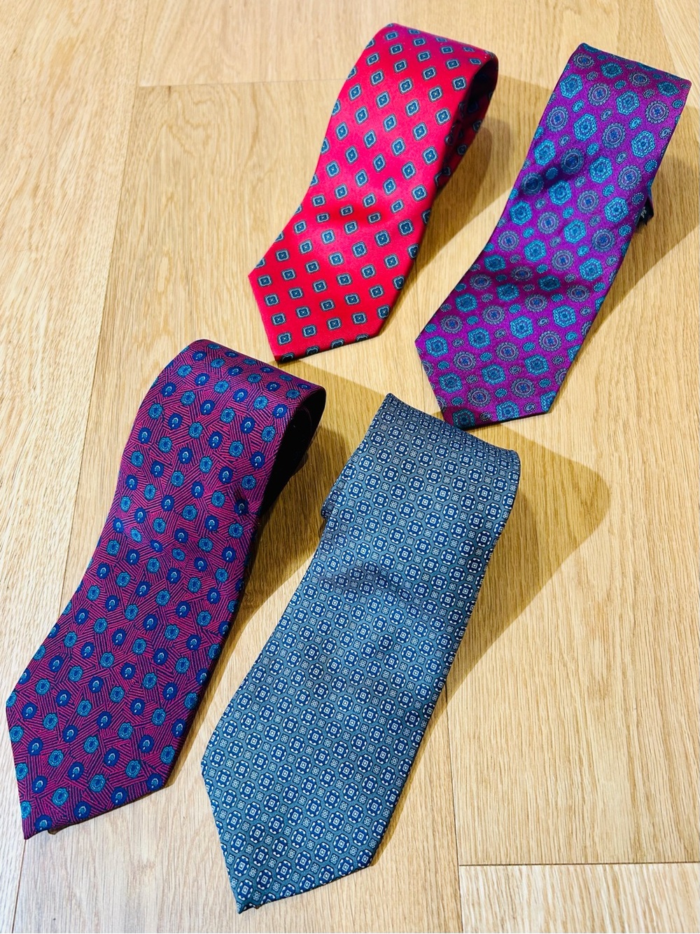 4 Harry Rosen Silk Medallion Ties 3.5”